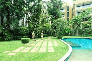 Garden by the family pool